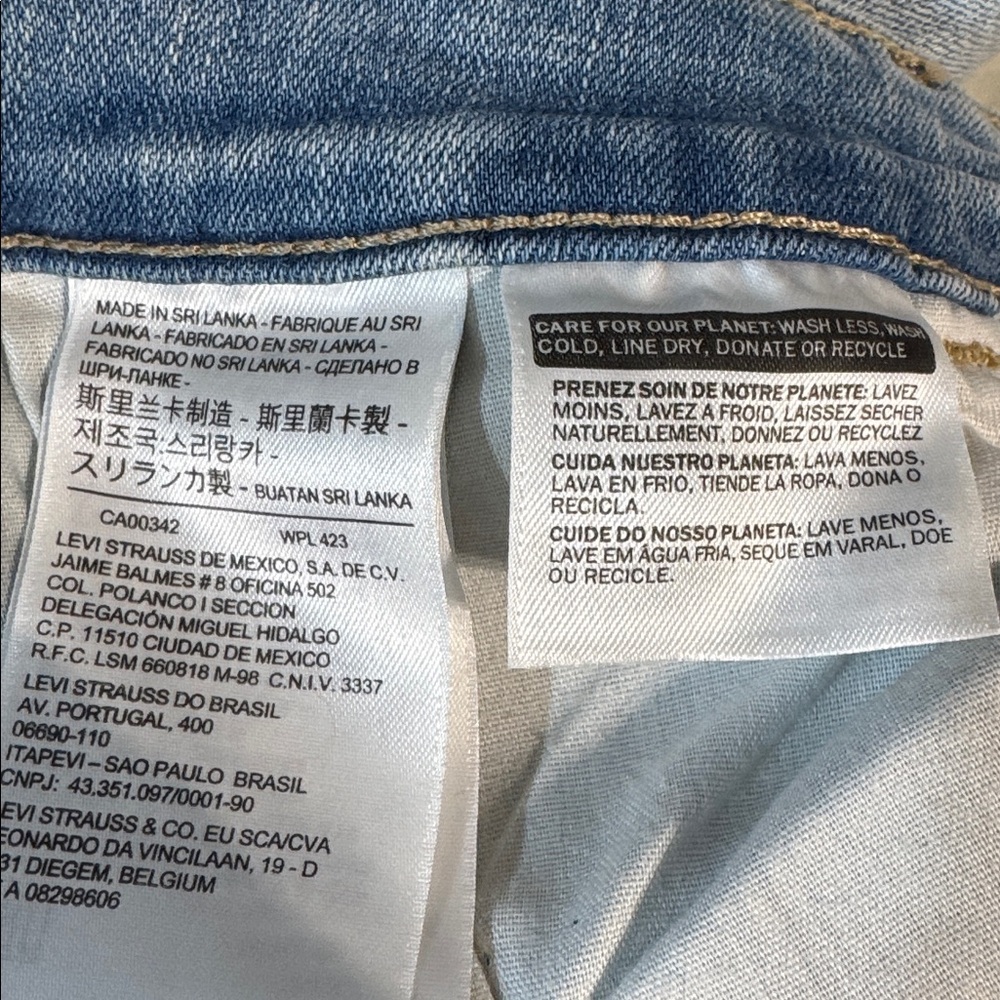 Levi's Classic Denim Jeans in Light Blue - Picture 7 of 8